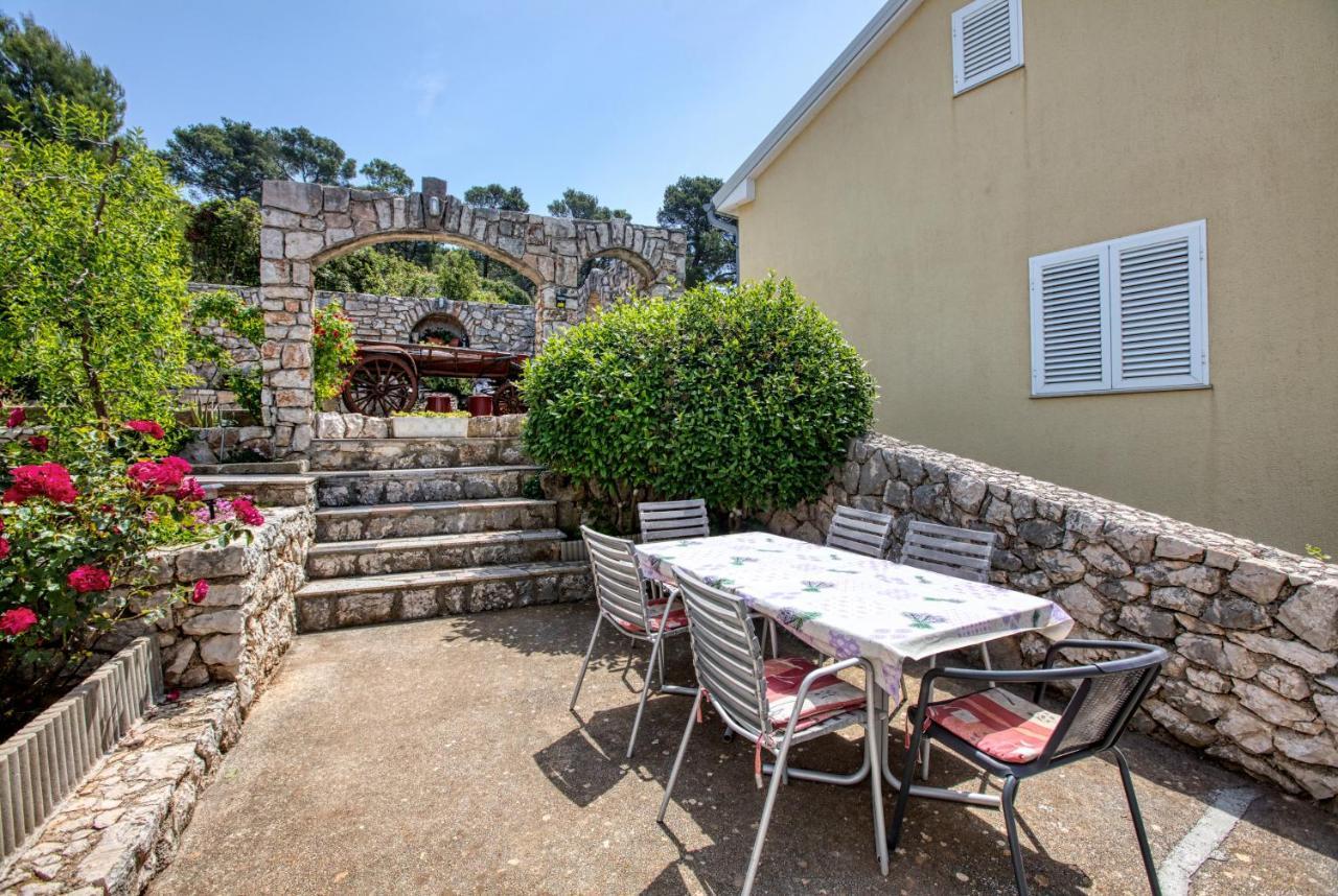 Apartments And Rooms By The Sea Tisno, Murter - 5128 Bagian luar foto