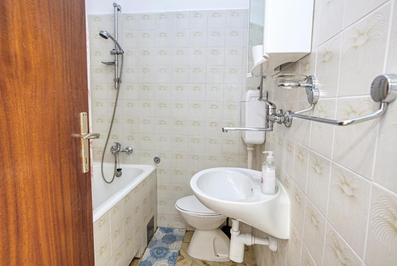 Apartments And Rooms By The Sea Tisno, Murter - 5128 Bagian luar foto