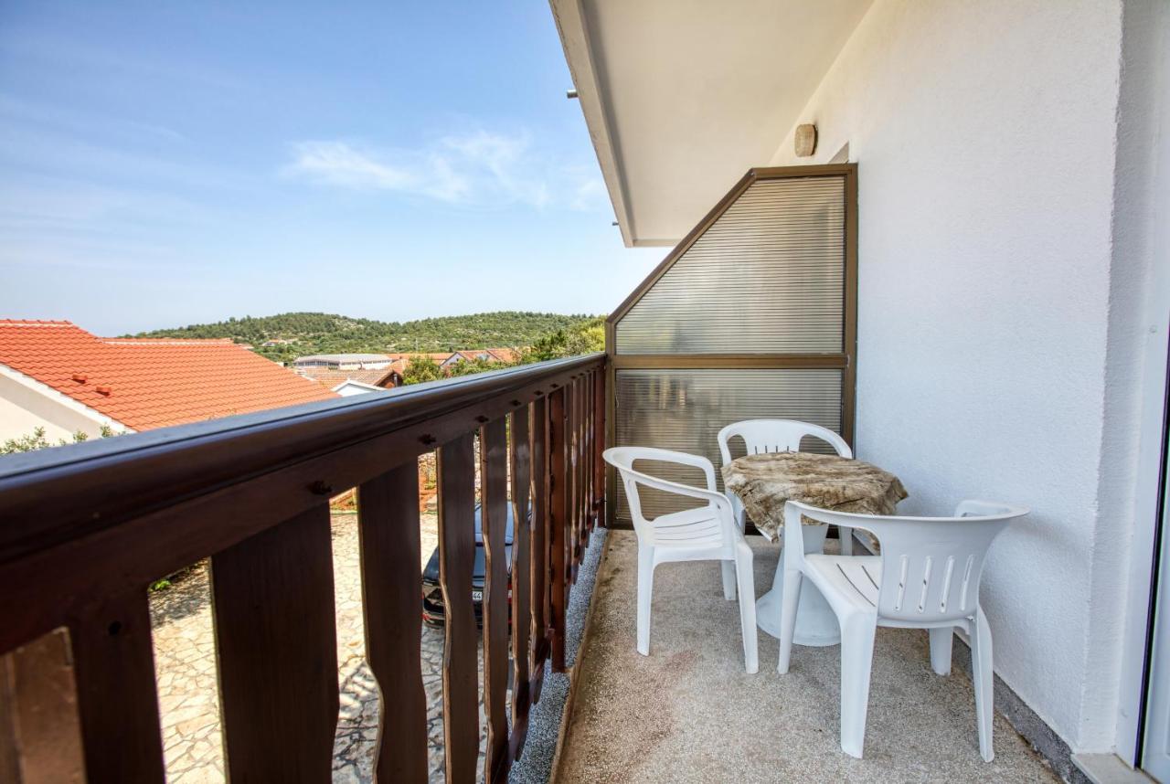 Apartments And Rooms By The Sea Tisno, Murter - 5128 Bagian luar foto