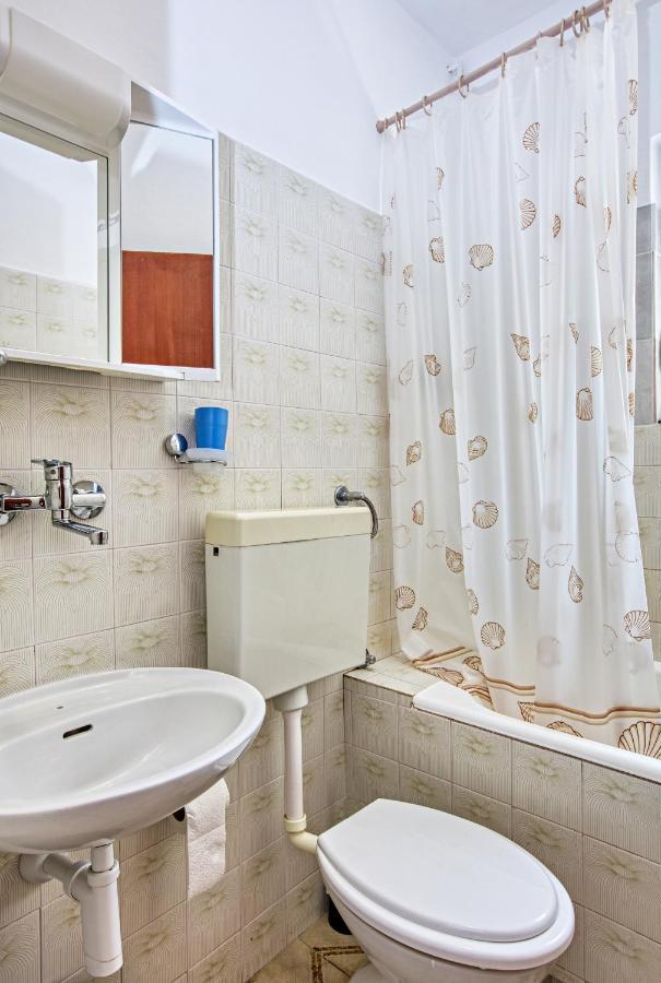 Apartments And Rooms By The Sea Tisno, Murter - 5128 Bagian luar foto